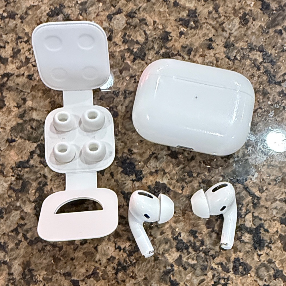 Apple AirPod pros White Wireless Earbuds with Case and adjustable ear inserts